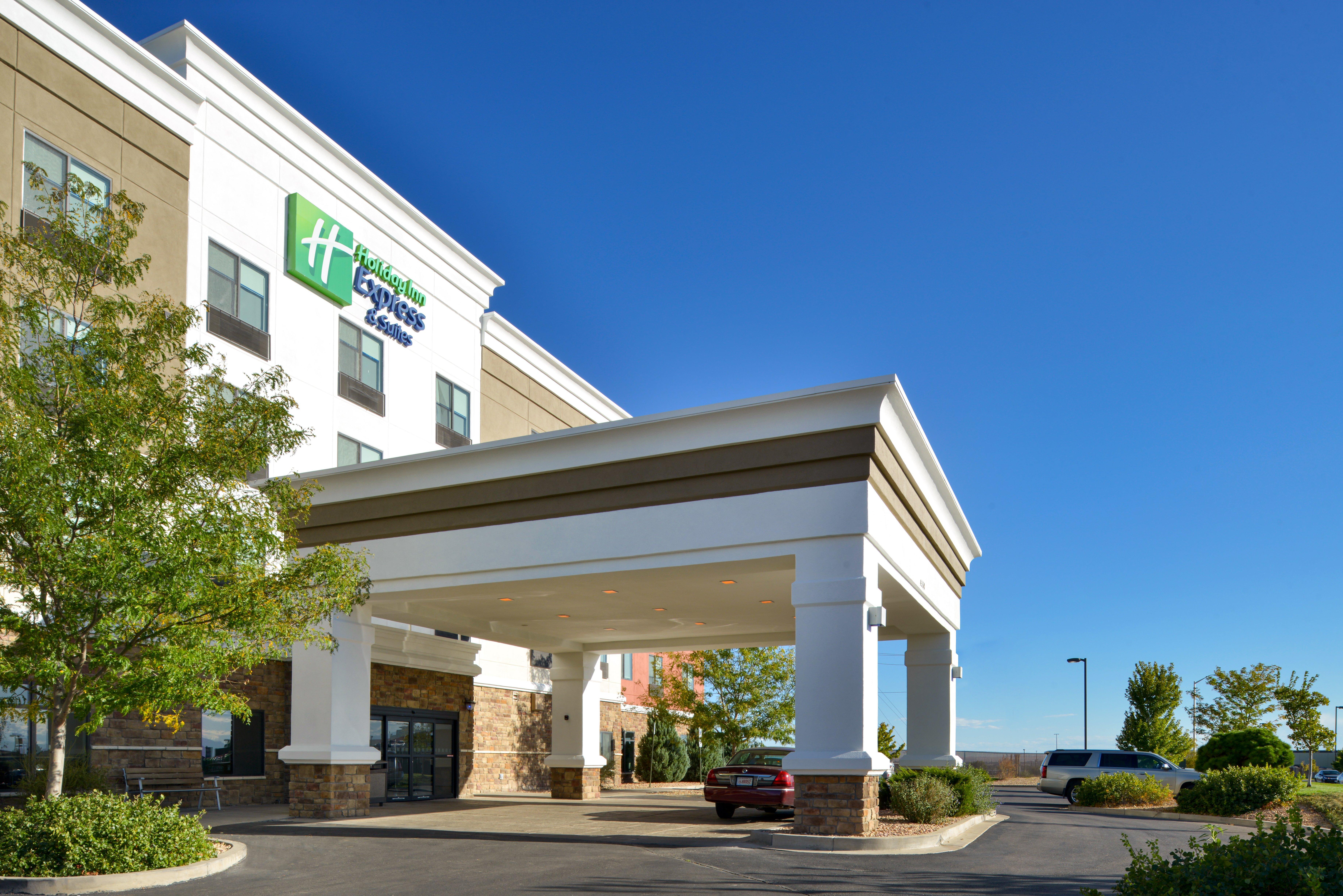 Holiday Inn Express & Suites Pueblo By Ihg Exterior photo